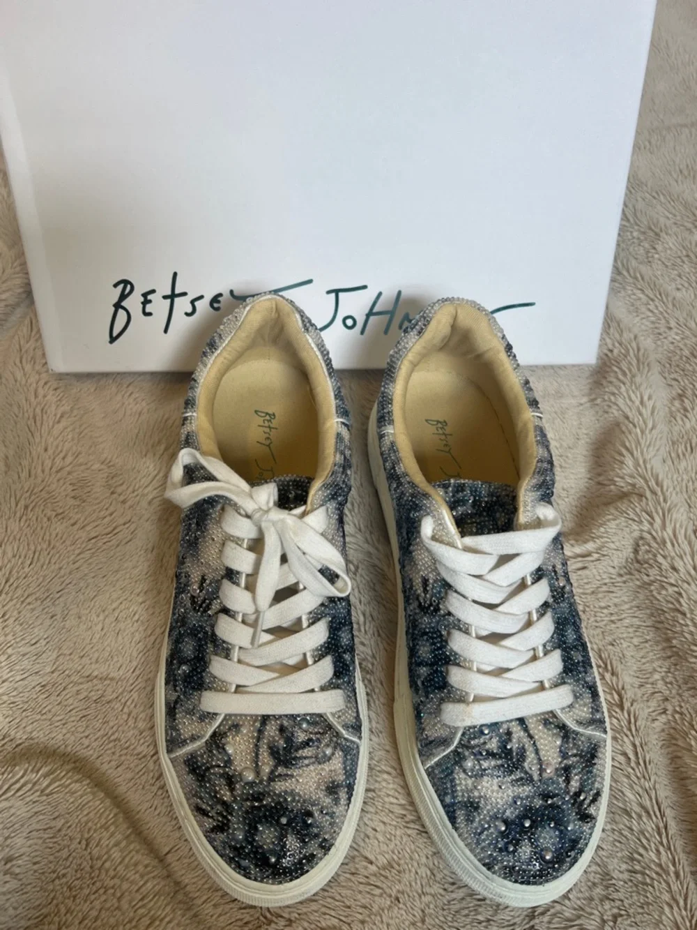 Betsey Johnson Sidny Blue Floral Sequin Sneakers - Sz 7.5 - Picture 4 of 12